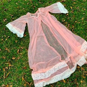 Vintage cottagecore bell sleeved night gown / robe